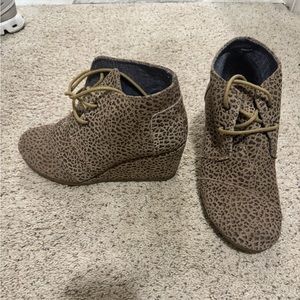 Tom’s Booties. Size 7